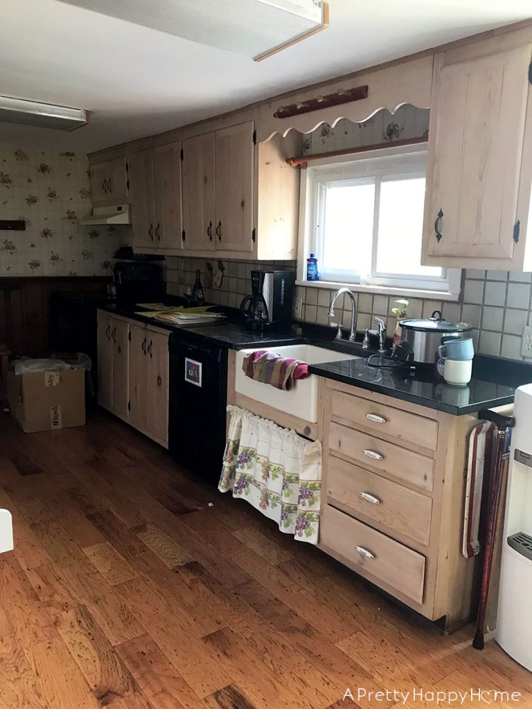 Colonial Farmhouse Kitchen Before