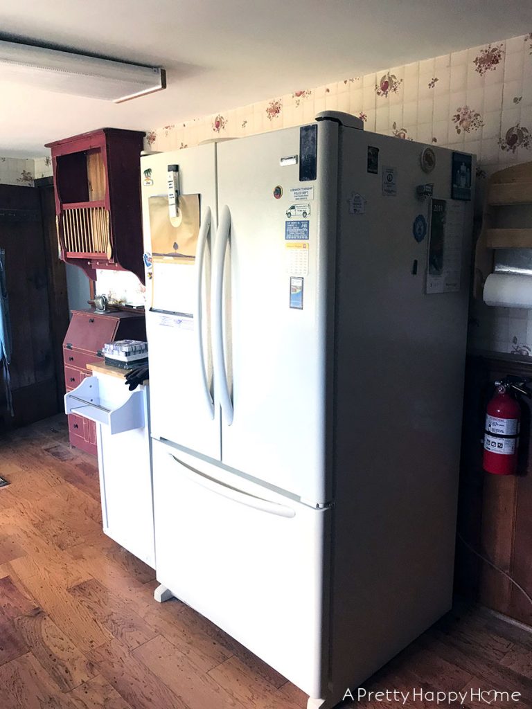 Colonial Farmhouse Kitchen Before