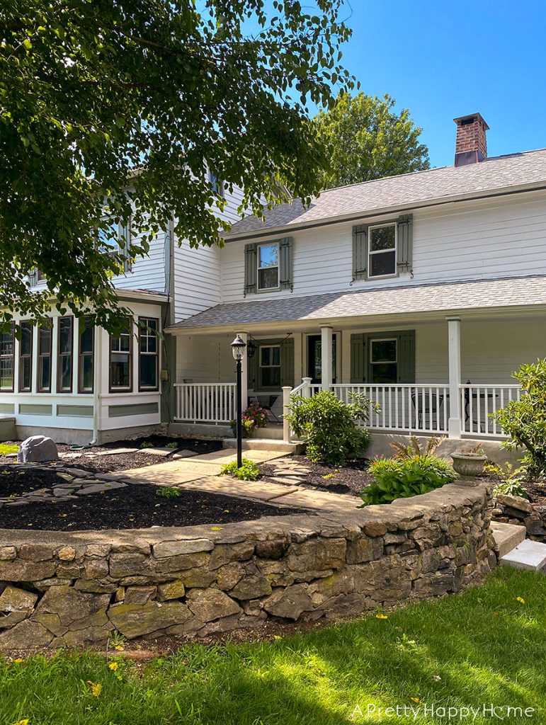 The Colonial Farmhouse's Curb Appeal
