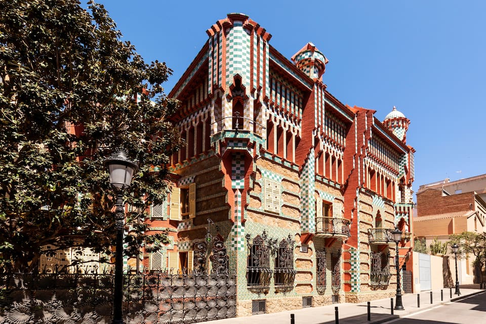 gaudi first house via airbnb on the happy list