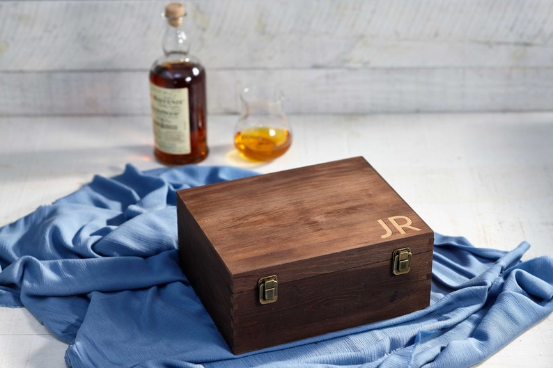 engraved wood trinket box by JMlabonneimpression via etsy