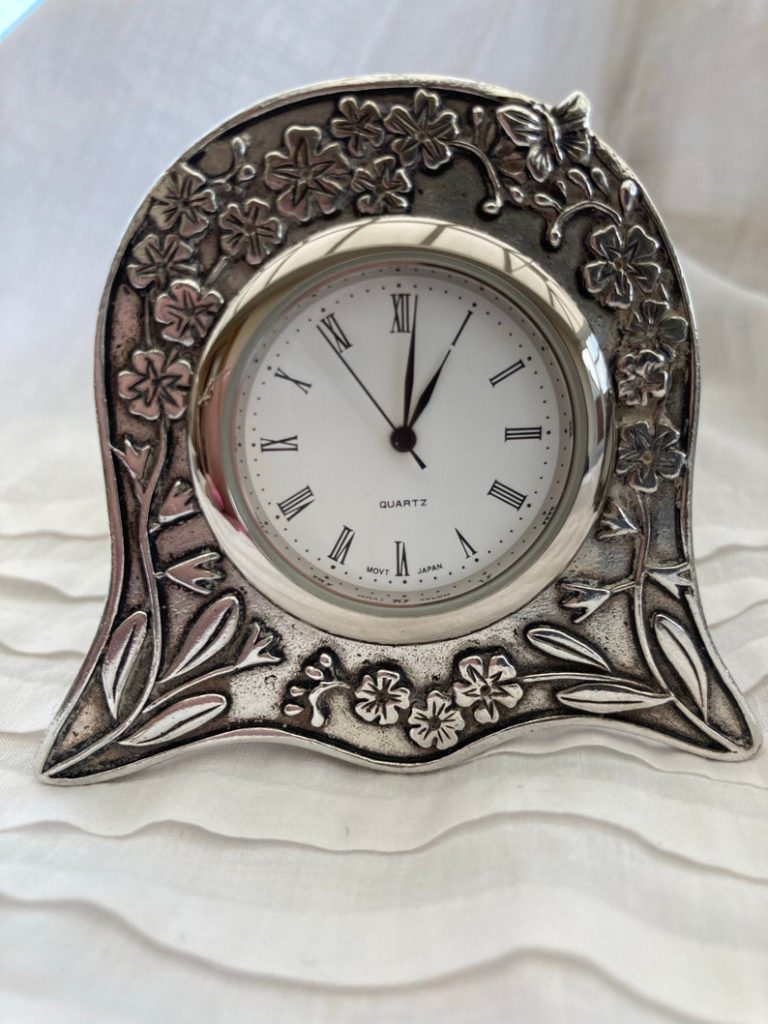 blueellenvintage via etsy miniature table clocks