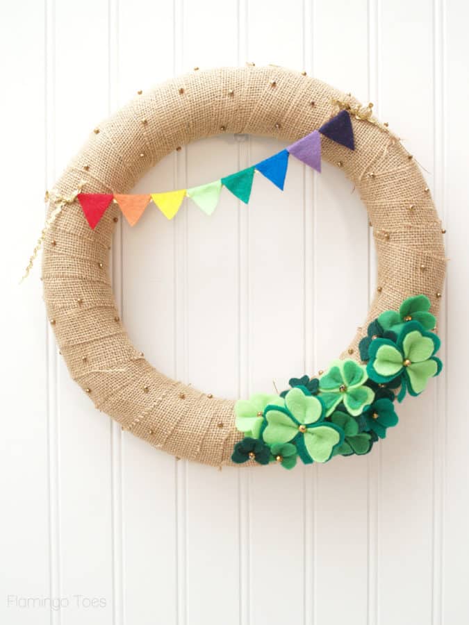 lucky st patricks day wreath bev at flamingo toes on the happy list