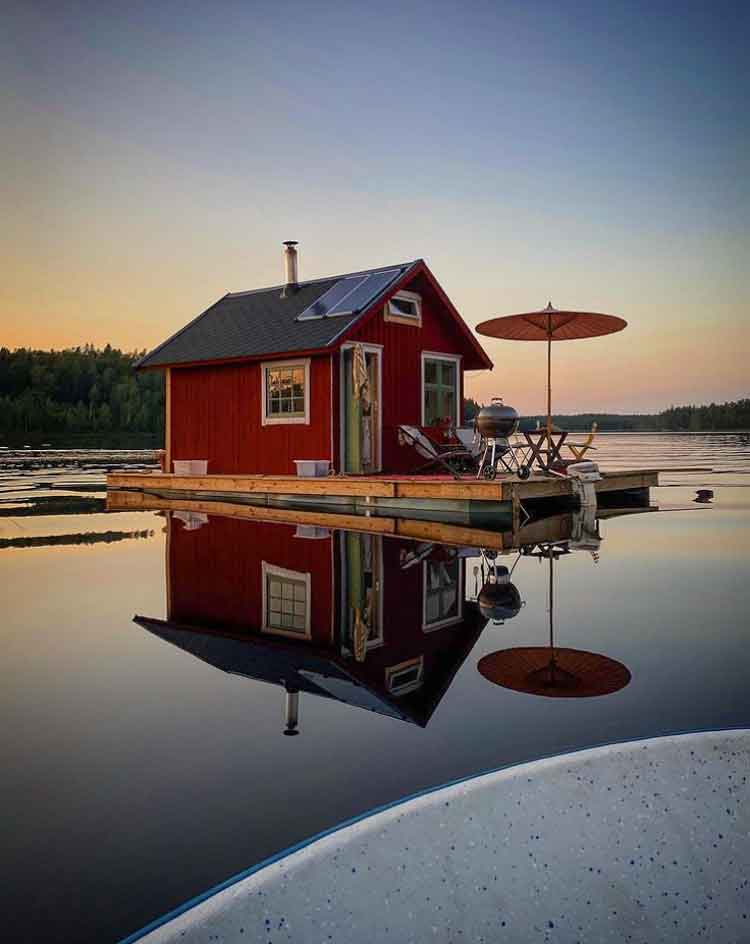 Anna Starrén floating lake house via my scandinavian home on the happy list