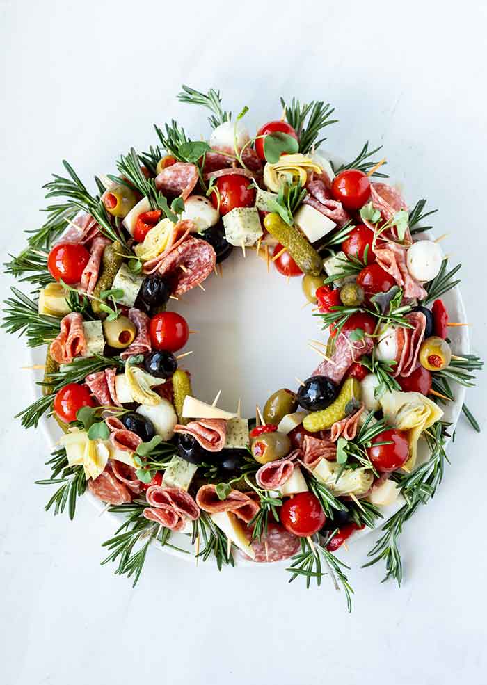 charcuterie wreath from wonky wonderful on the happy list