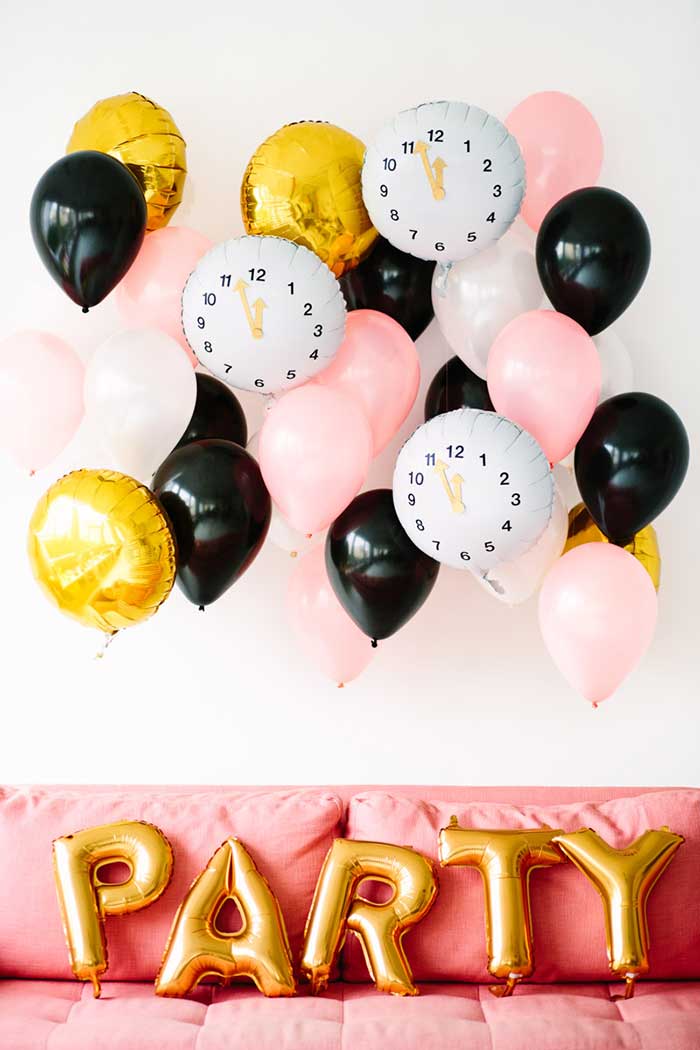 DIY Clock Balloons for New Years Eve Mary Costa Photography for Studio DIY on the happy list