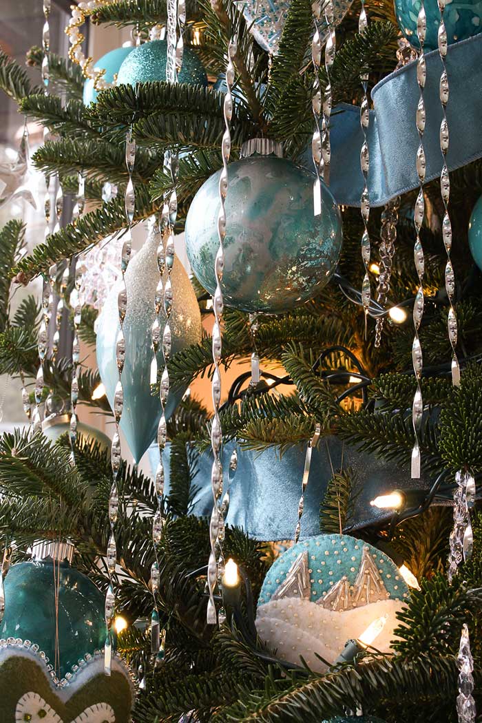 diy victorian tin tinsel made from aluminum wire from dans le lakehouse on the happy list