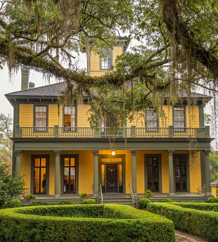 brokaw-mcdougall house tallahassee florida via town and country living on the happy list