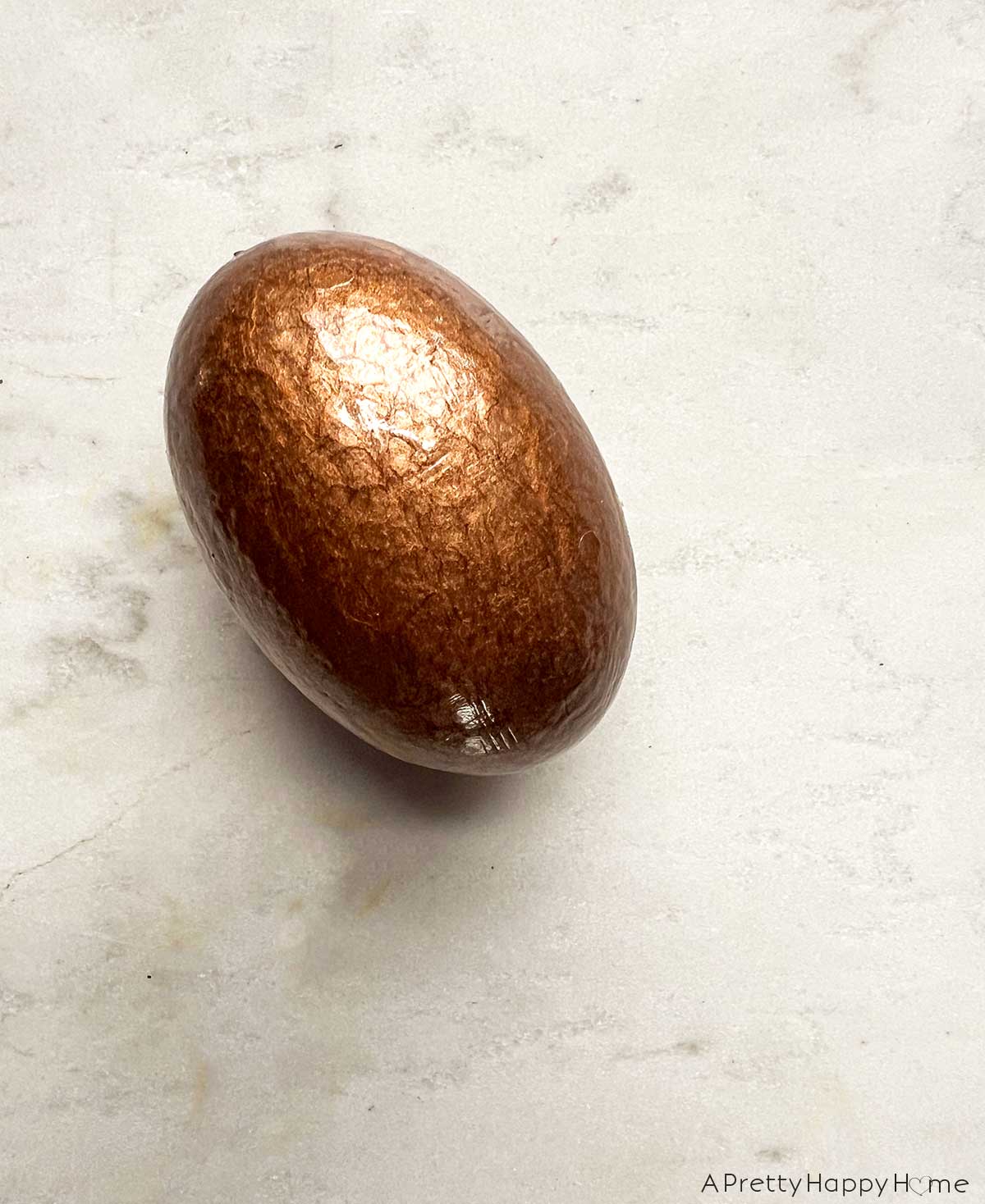 7 Ways To Decorate Wood Easter Eggs decorate wood eggs with metallic paint