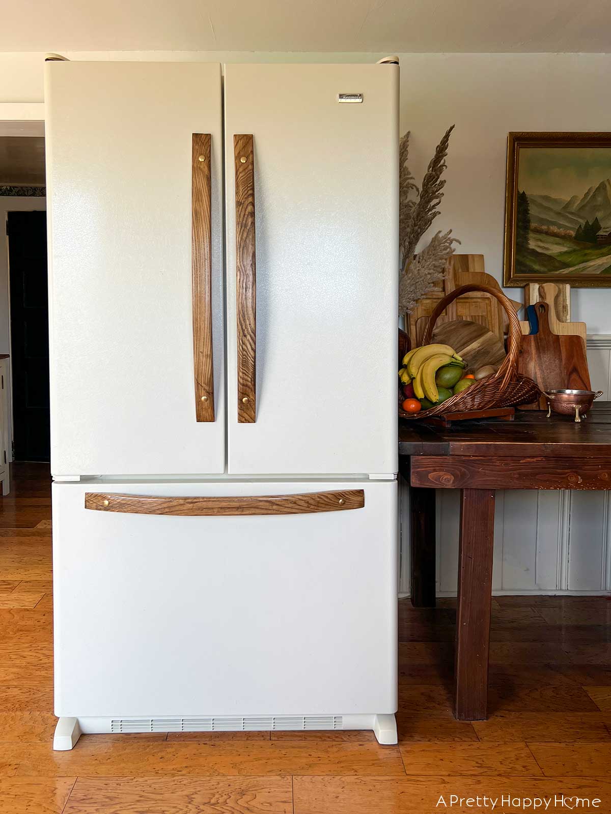 DIY Curved Wood Refrigerator Handles on an old fridge