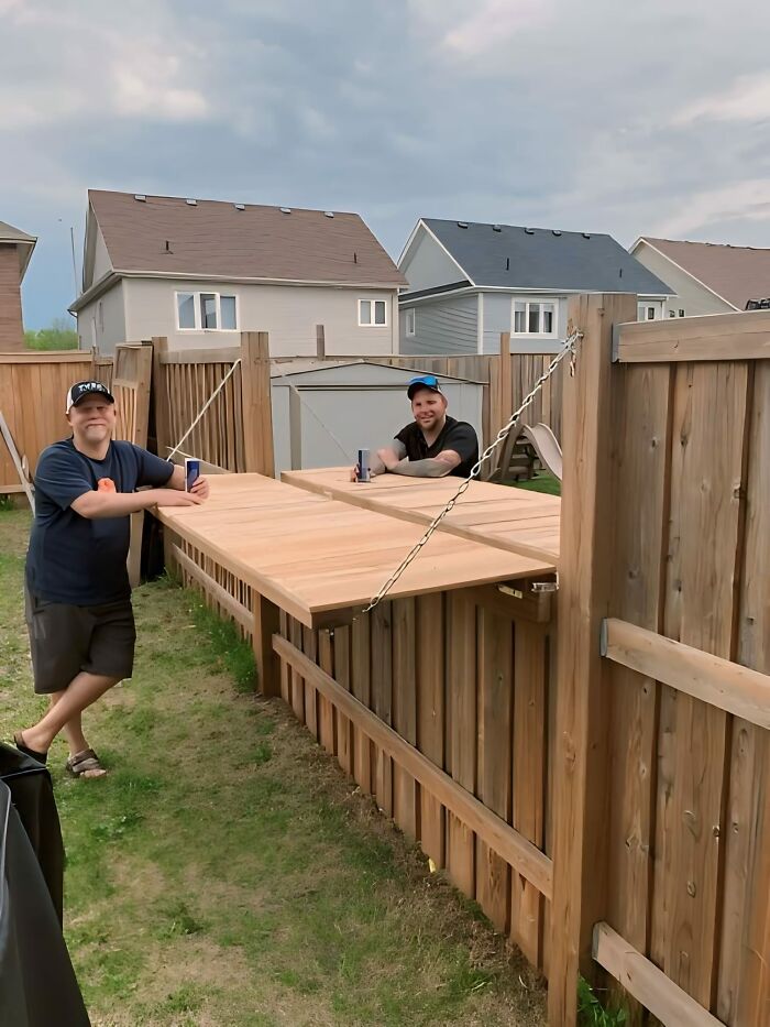 fence that pulls down on two sides to talk to your neighbors via beautiful work on facebook via bored panda on the happy list