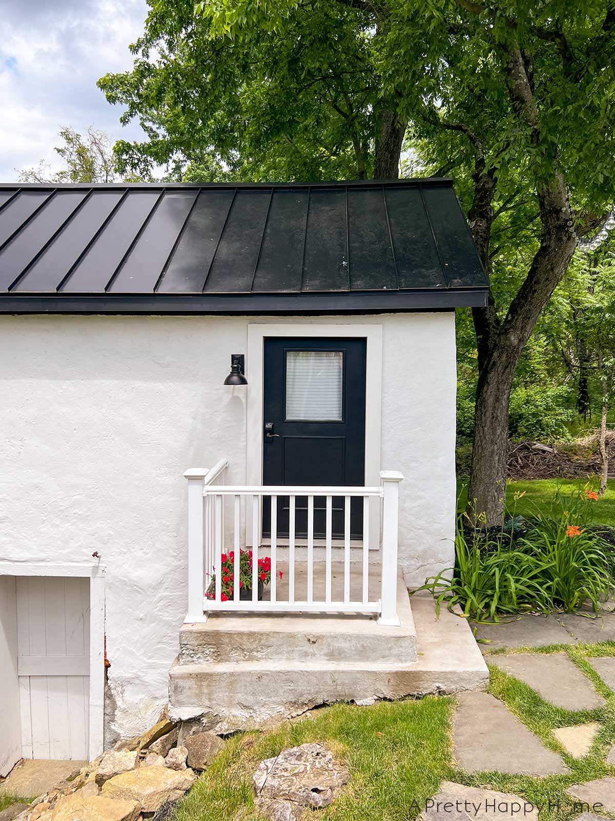 diy copper accent exterior lighting how to add a copper accent to exterior lights with hammered copper paint from rust oleum