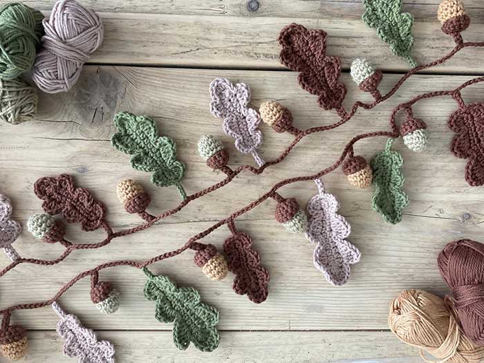 acorn and oak leaf garland crochet pattern pretty acorn decor and jewelry 