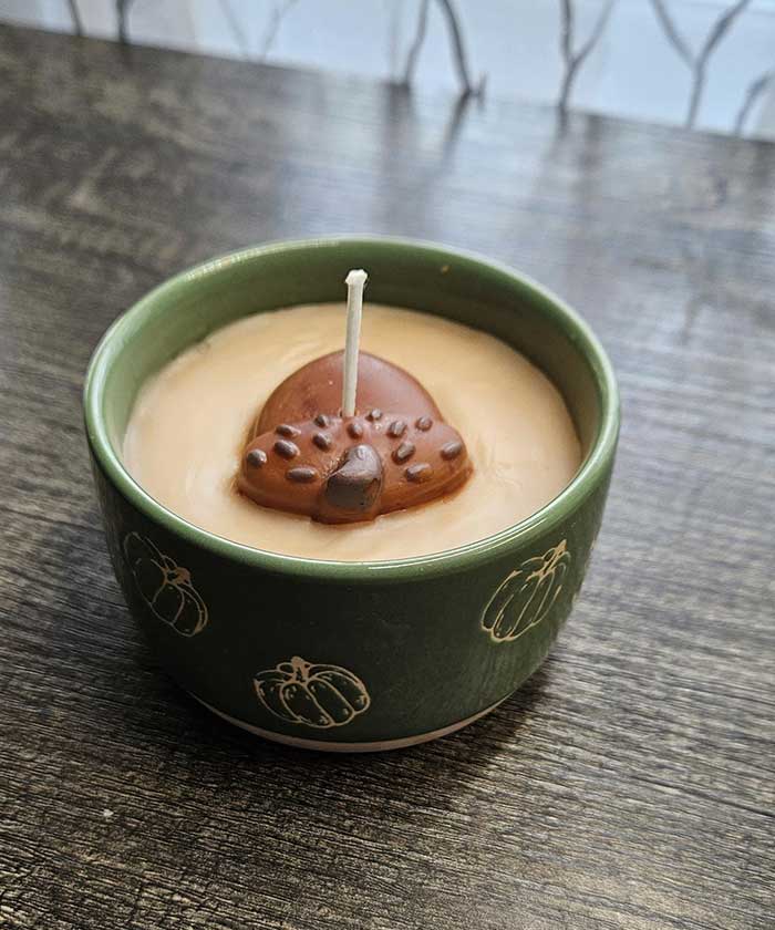 acorn candle from etsy shop bargain crafter pretty acorn decor and jewelry