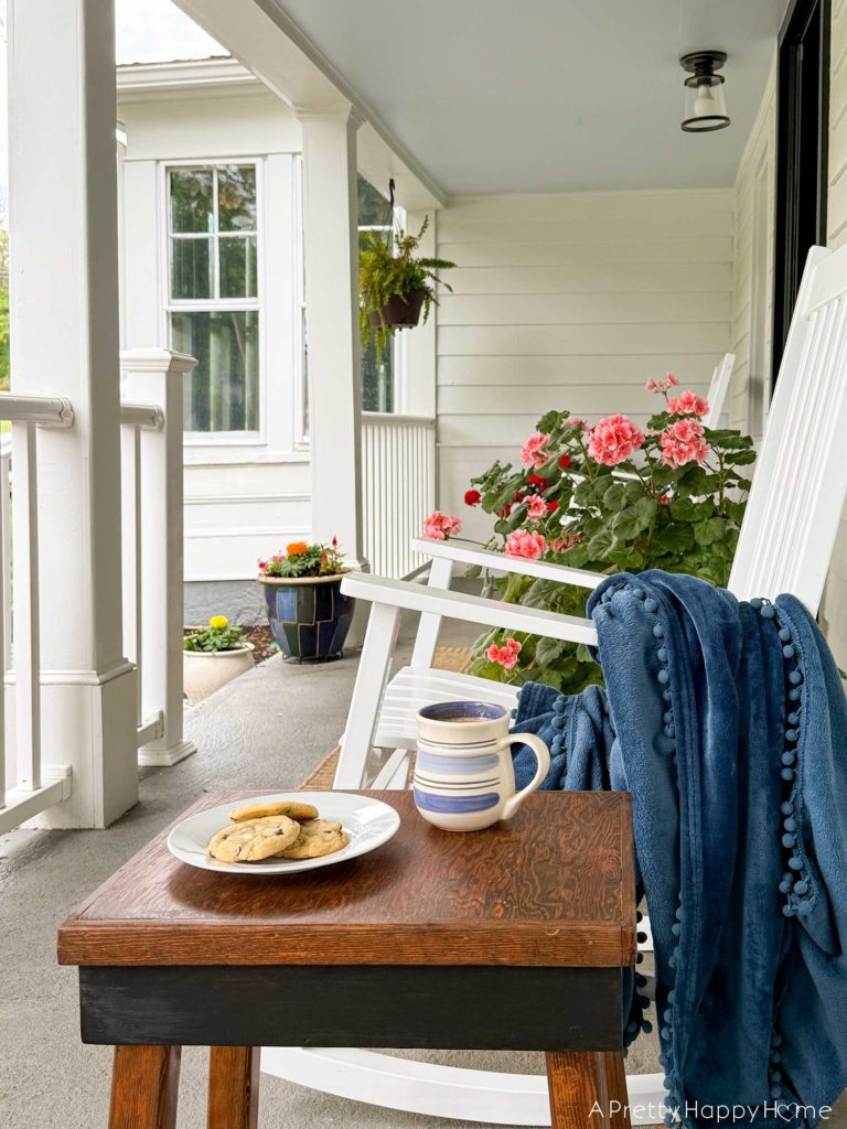 farmhouse style plywood side table stained with paint dipped legs in black