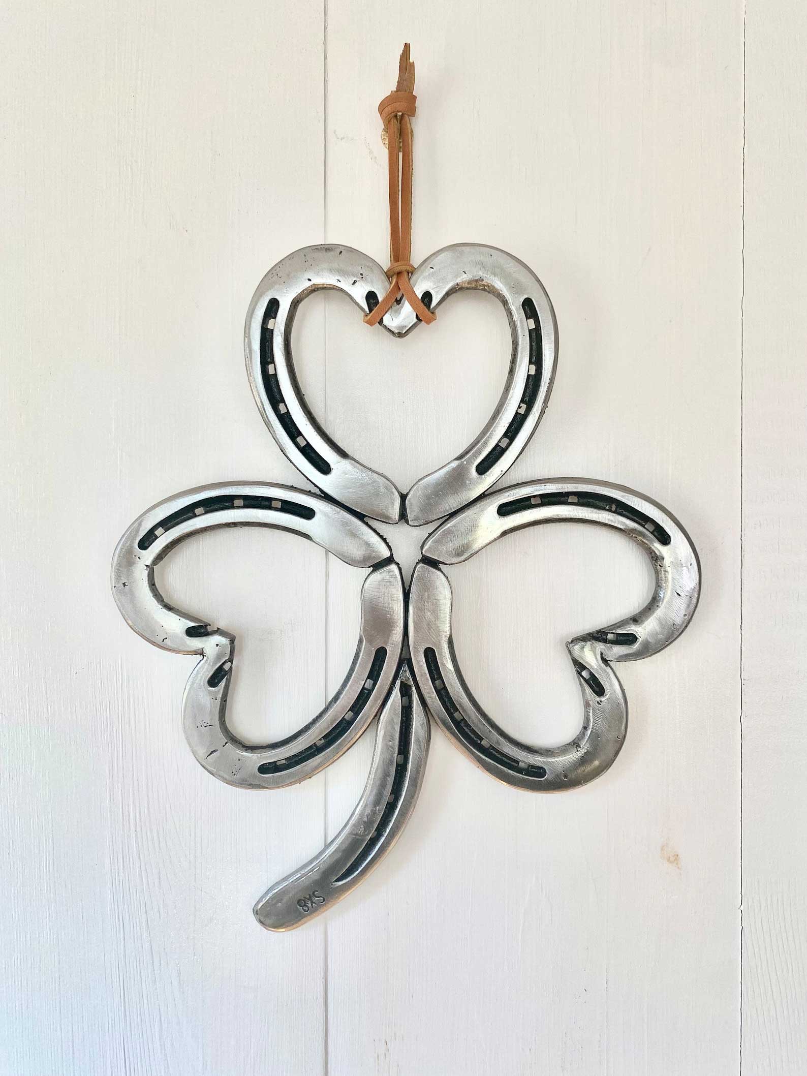 shamrock wreath made with horseshoes by etsy shop craftycowgirlco